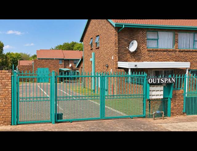 2 BEDROOM TOWNHOUSE FOR SALE IN VALHALLA